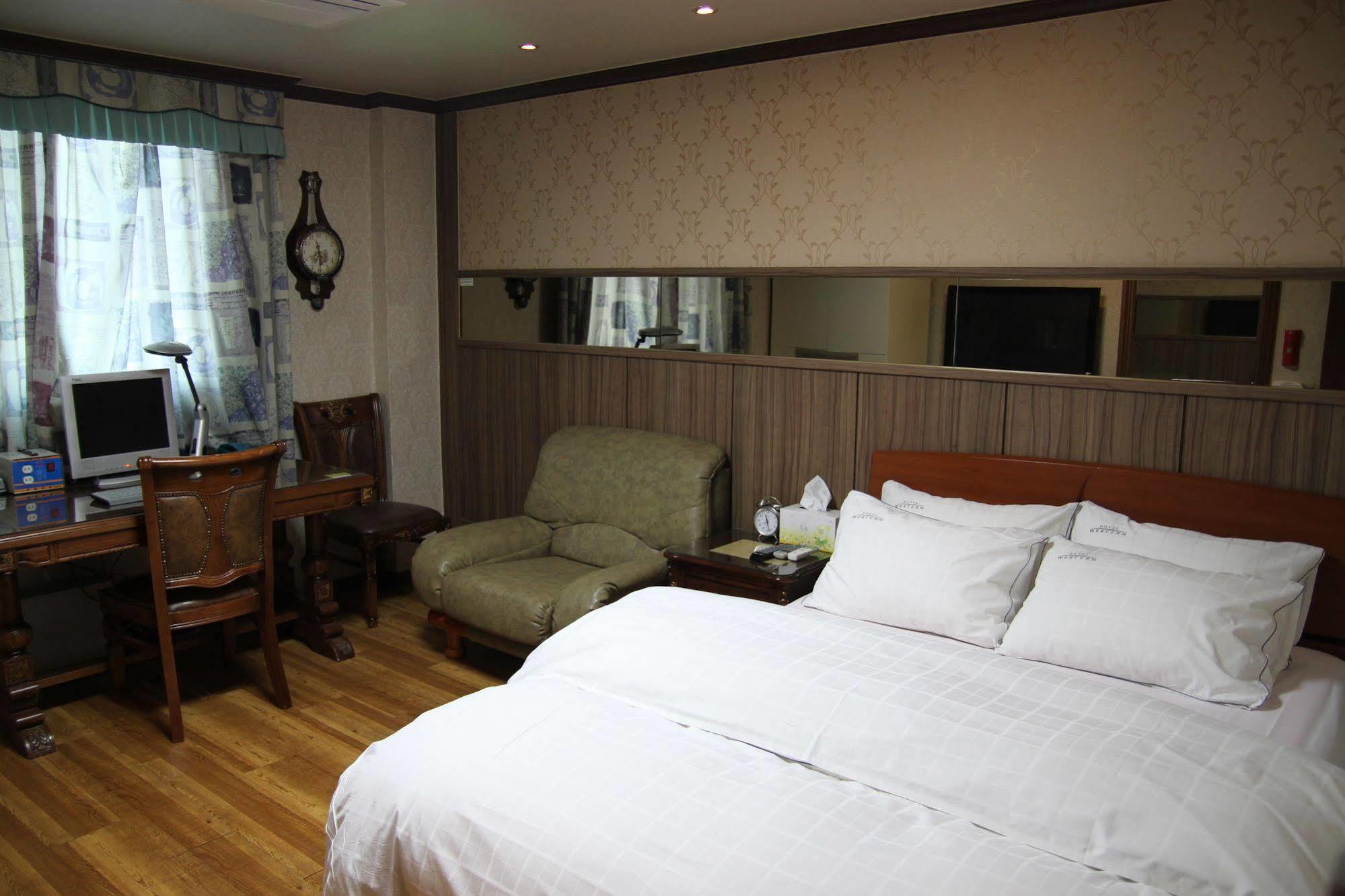Gunsan Western Hotel Екстер'єр фото